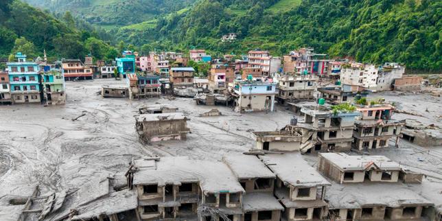 Floods in Nepal and Tibet: 'The disaster began with a landslide that swept a glacier along with it'