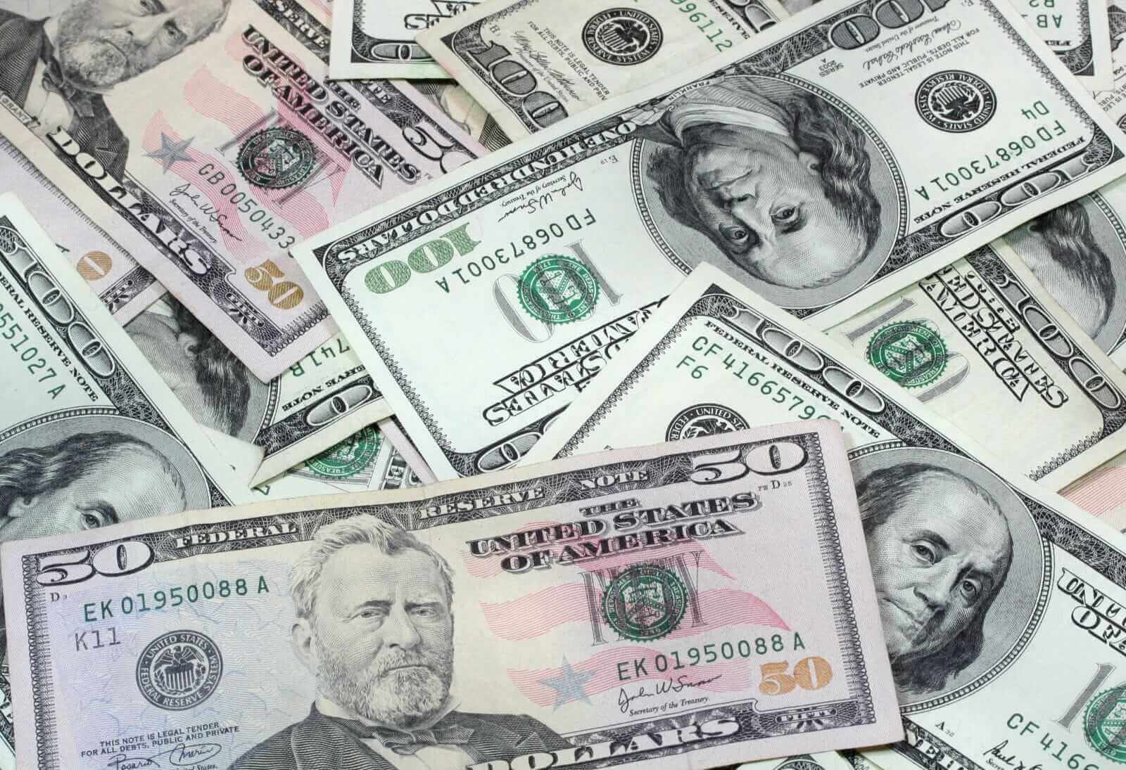 Dollar Rises on US Economic News