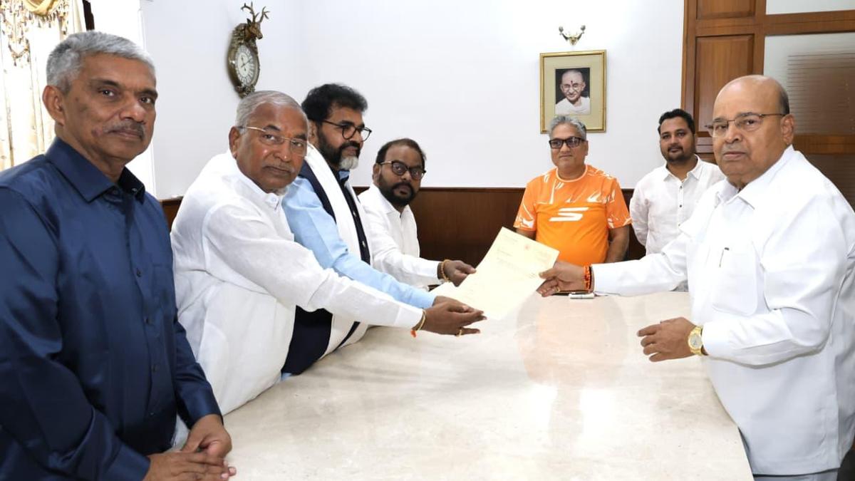 BJP urges Governor not to accept Horatti’s resignation