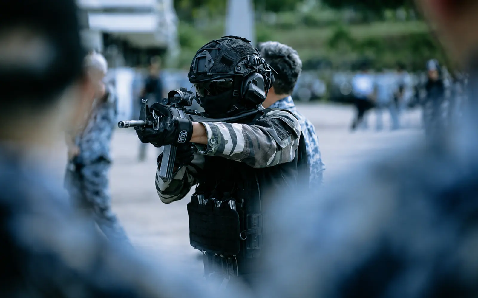 The photographer who looks beyond the uniform
