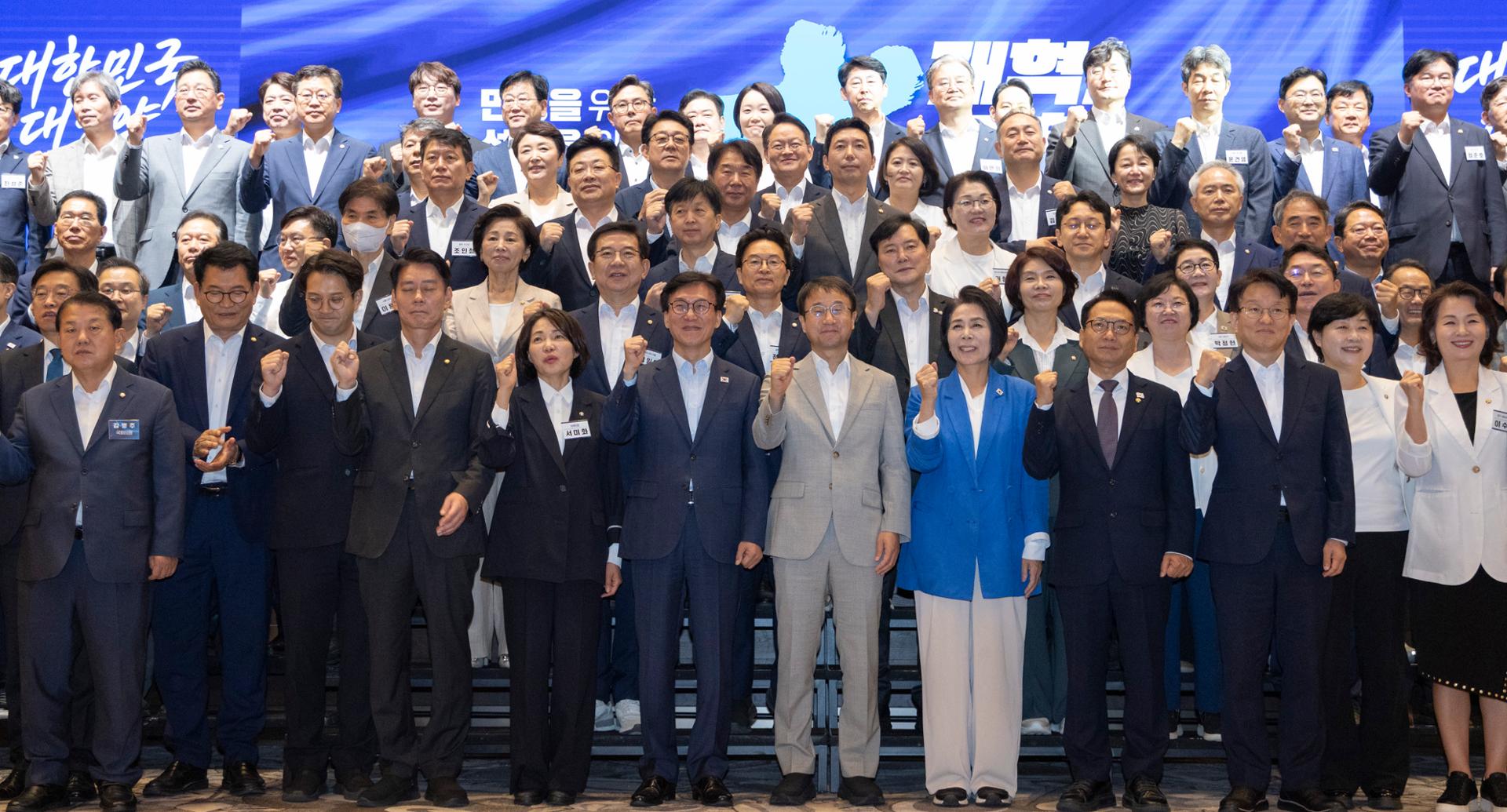 Ruling party pledges close coordination with gov't on key policy tasks
