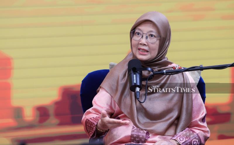 Disagreements within unity govt should be handled internally, says Zaliha [WATCH]