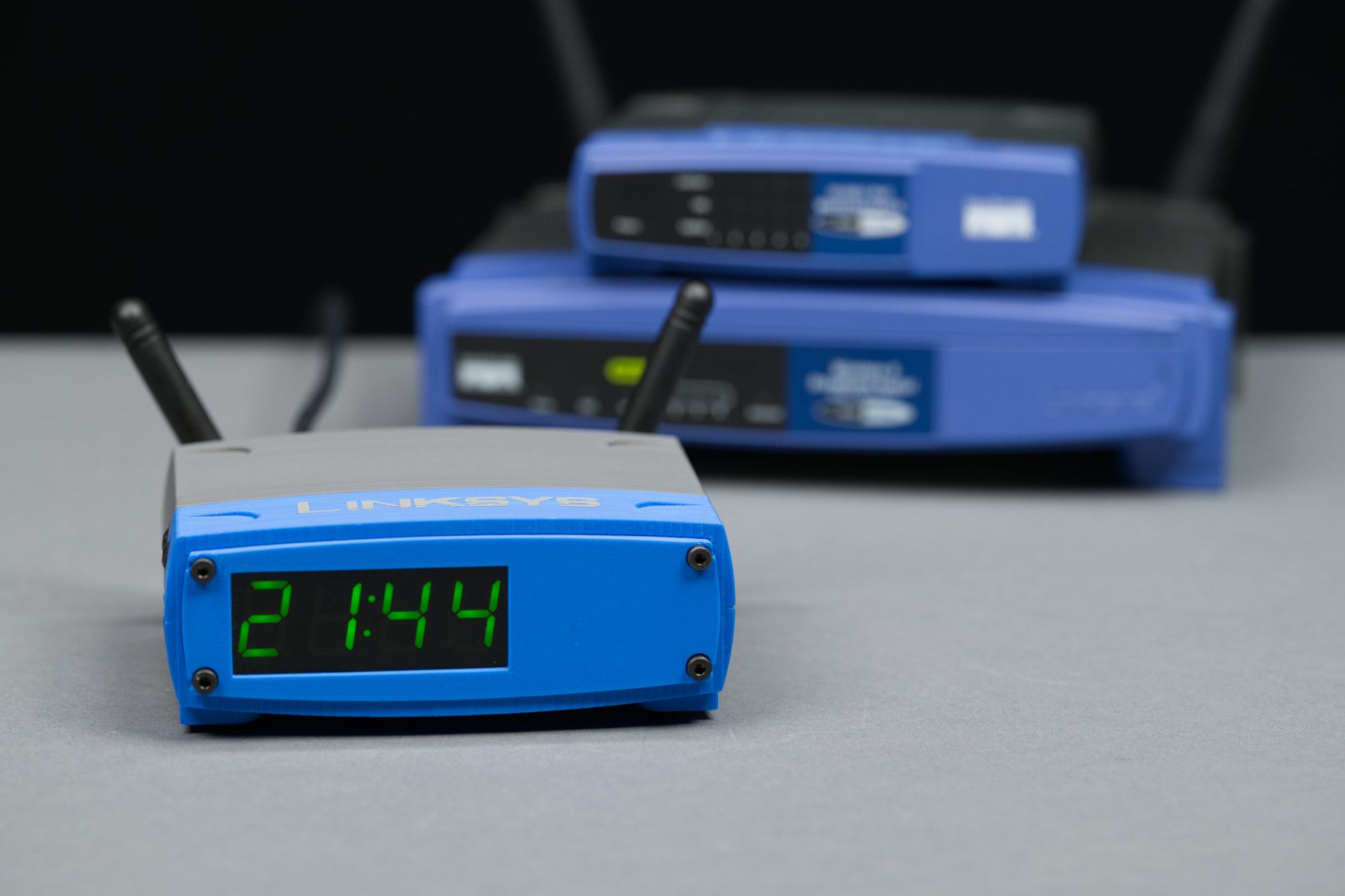 You, too, can build this cute alarm clock modeled after the classic Linksys WRT-54G router