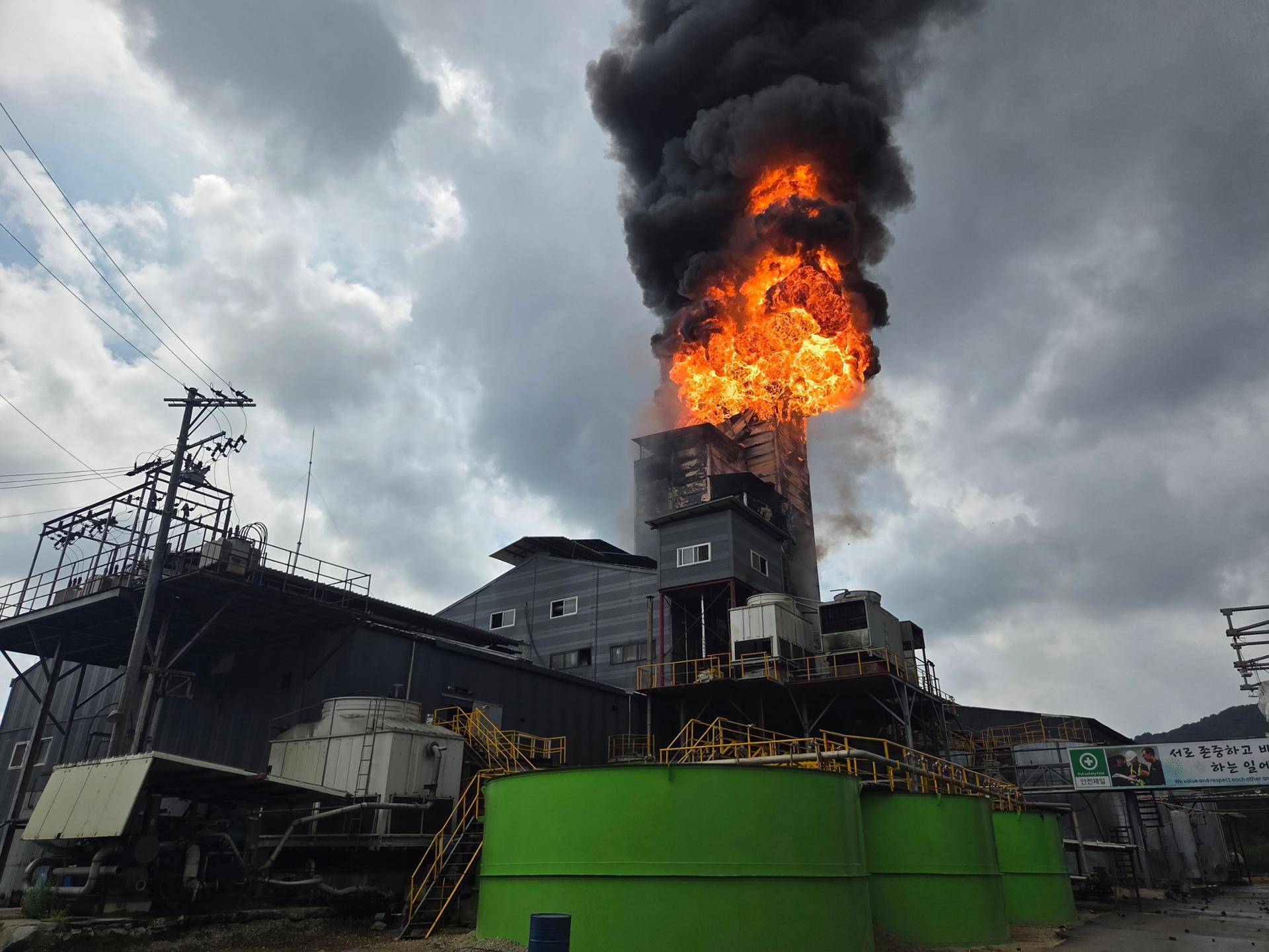 3 killed in paint ingredient factory fire in Cheonan