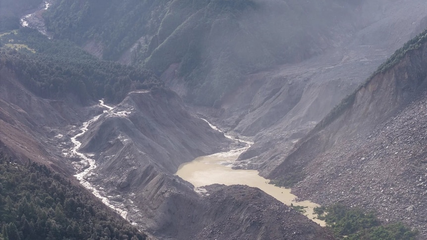 Breaking: Nepal rescue operations suspended
