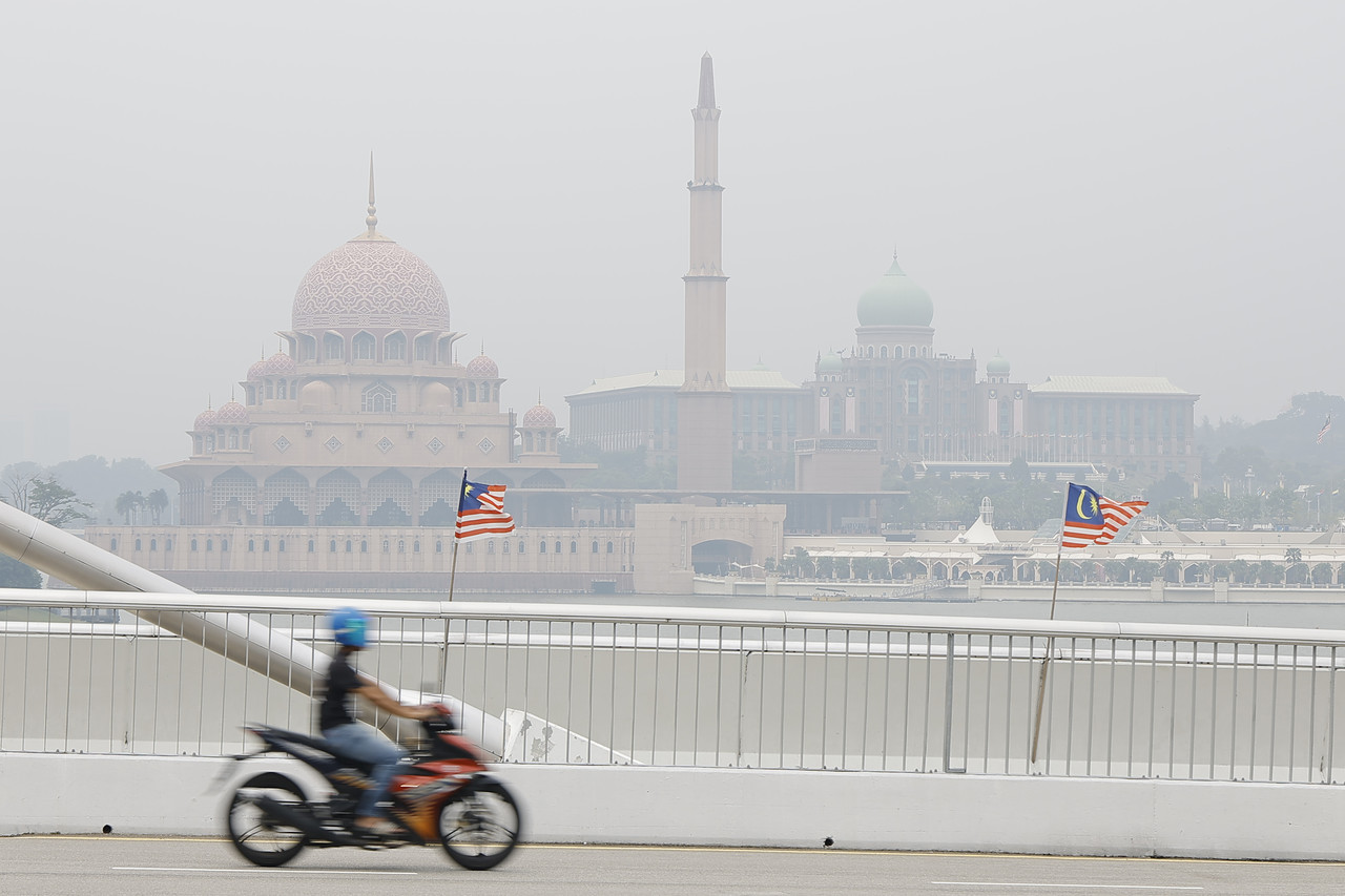 Prolonged haze exposure harms healthy people too, doctor warns