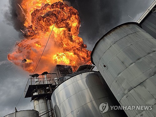 (2nd LD) 3 killed, 2 injured in paint ingredient factory fire in Cheonan