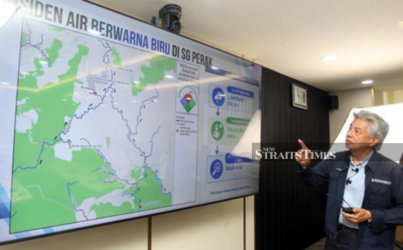 Expert: No evidence blue water caused fish deaths