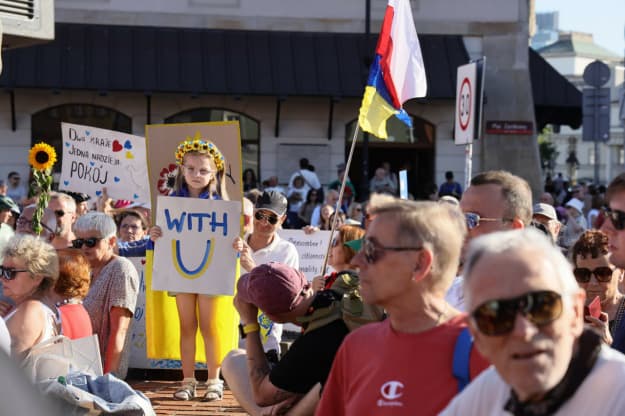Poles protest in 22 cities as attacks on Ukrainians escalate
