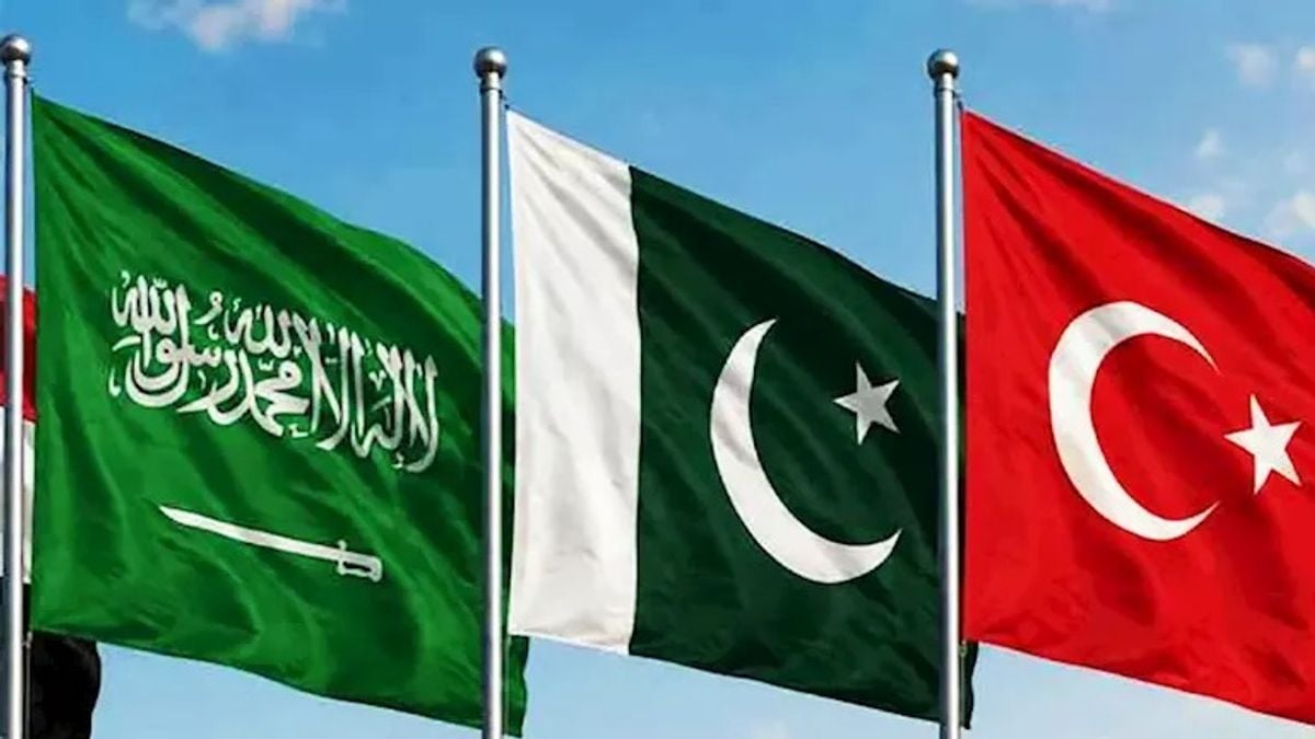 Pakistan’s foreign minister outlines seven key points on Mecca Defense Pact
