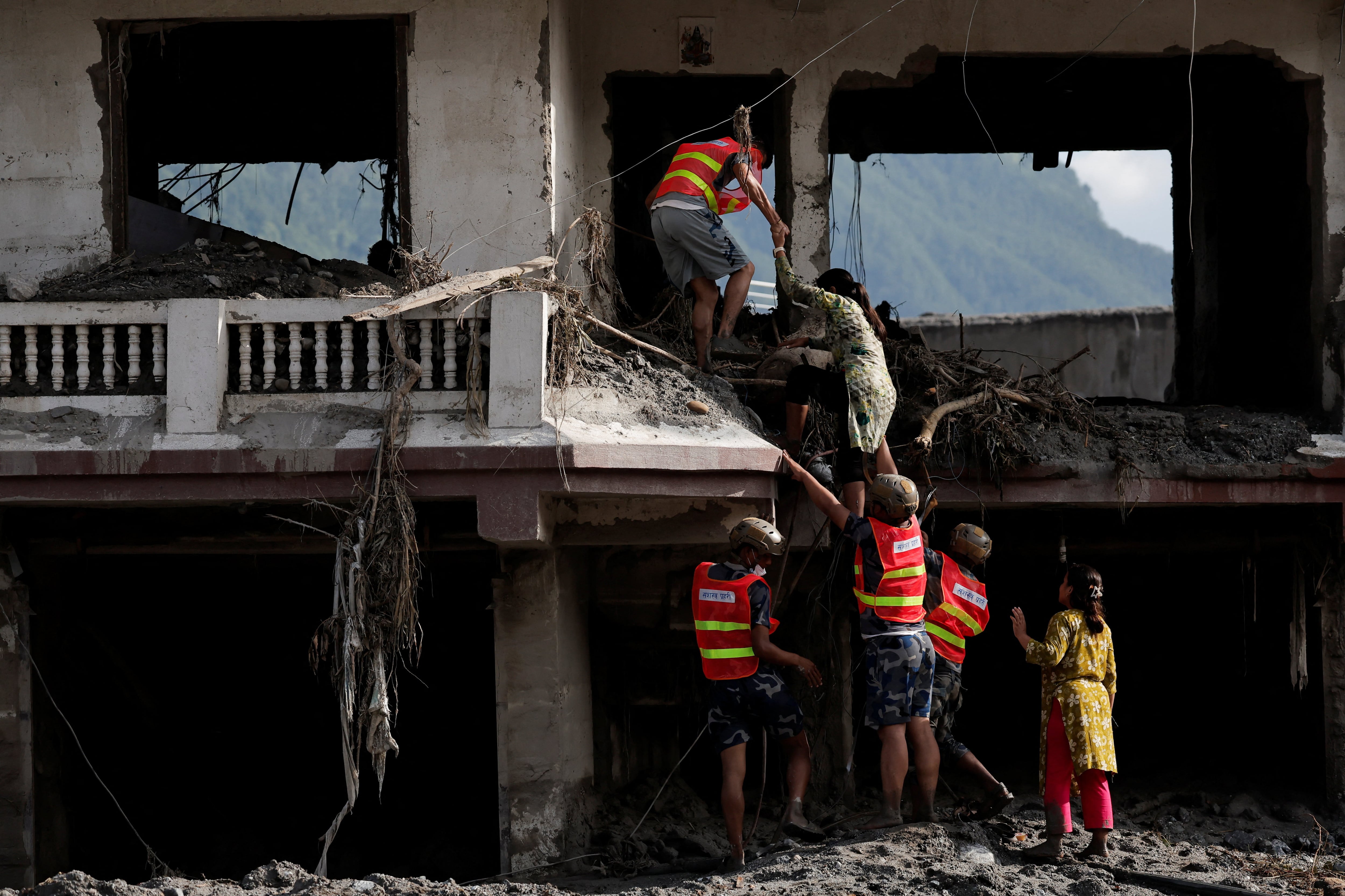 Fears of a second flood grow in Nepal and Tibet as more than 1,500 remain missing