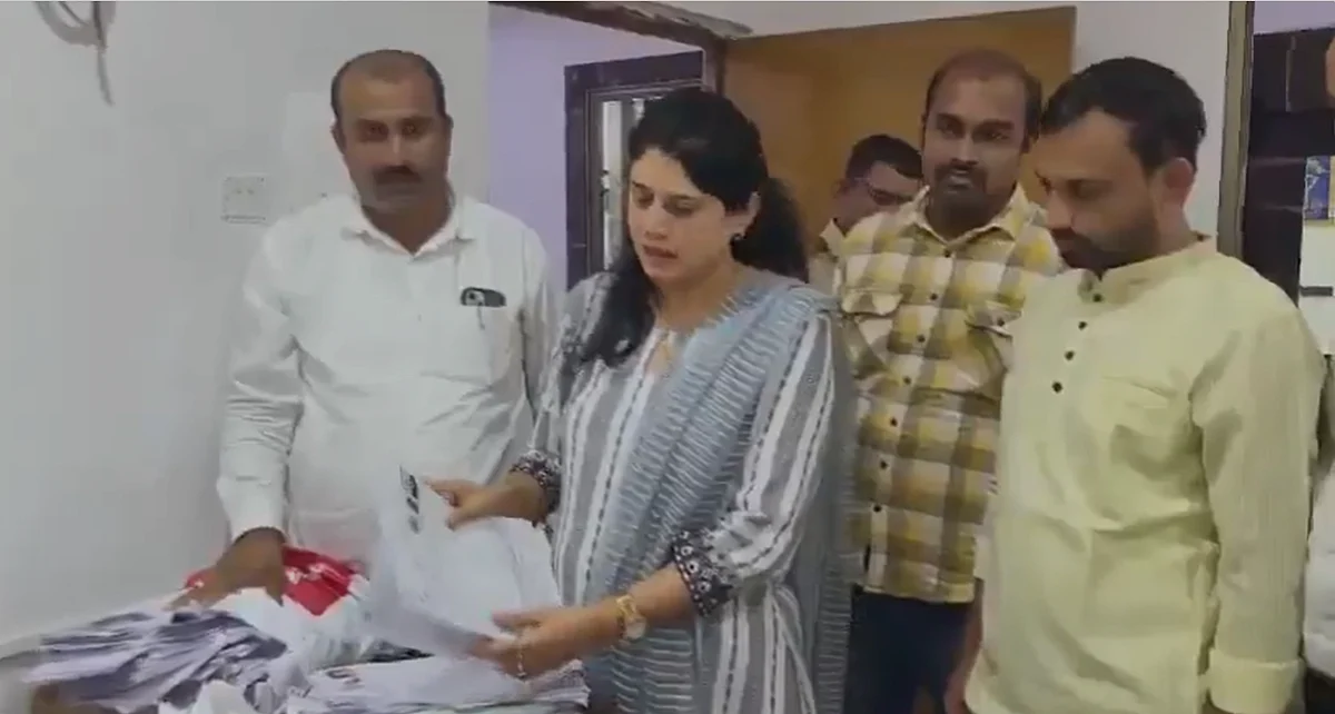 Navi Mumbai SIR Row: Thousands Of Voter Revision Forms Found At Kharghar Shop, BJP-Sena UBT Workers Clash