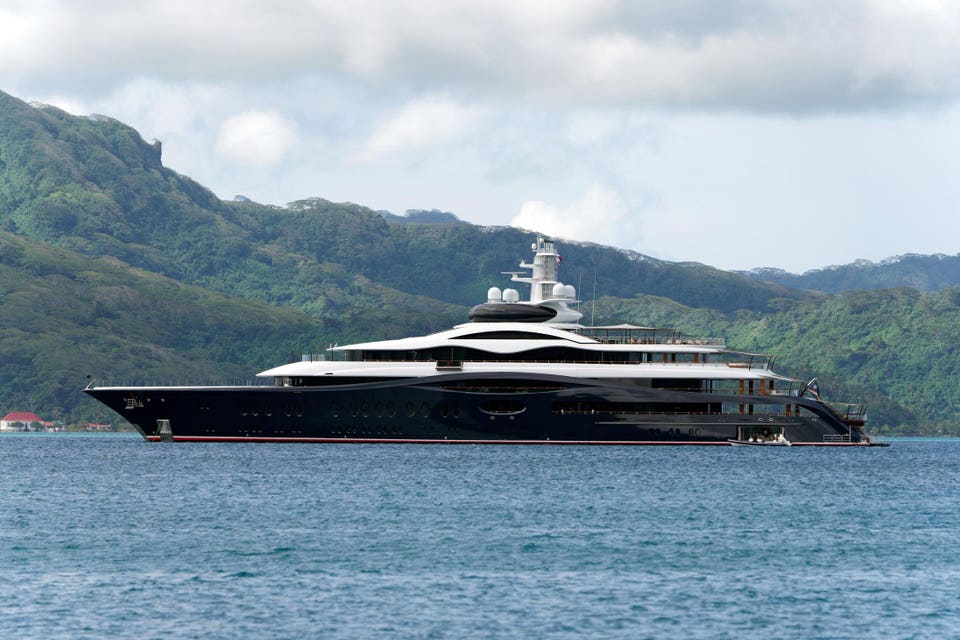 Zuckerberg’s Yacht Did Not Ignore Assistance Call Of Stranded Boat In Alaska, Representative Says