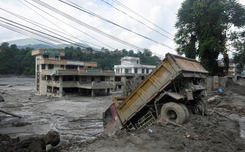 Nepal floods: Change of plans saves German family of four