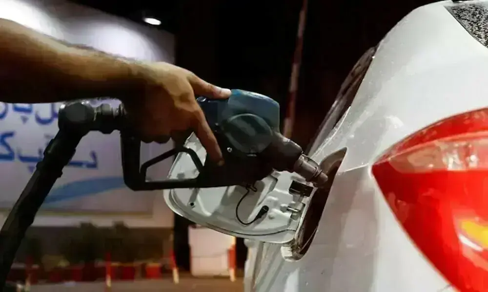 Govt reduces petrol price by Re0.58, diesel by Re0.17 per litre
