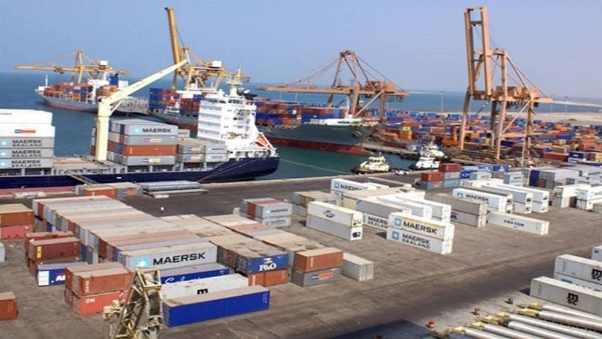 Yemeni defense official: Houthis dragging country into regional conflict after Mocha port attack