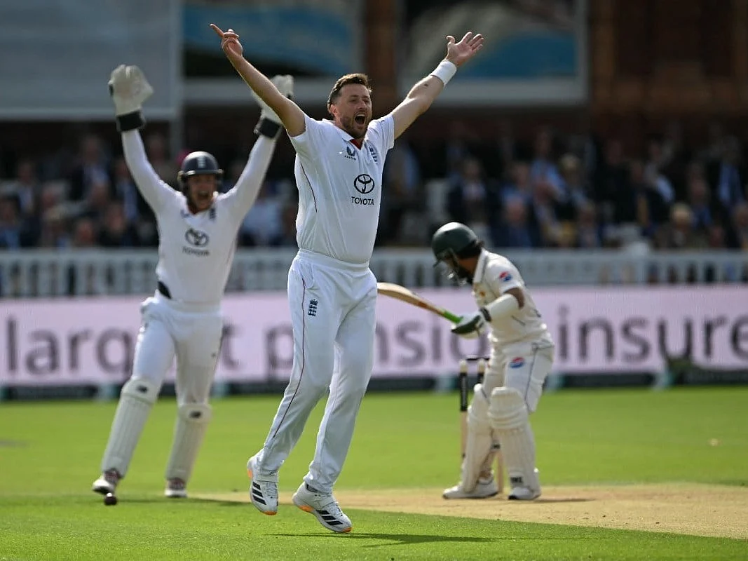 England seize control as Pakistan collapse at Lord’s