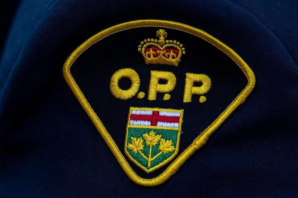 1 dead, 1 rescued after canoe capsizes in Ontario lake