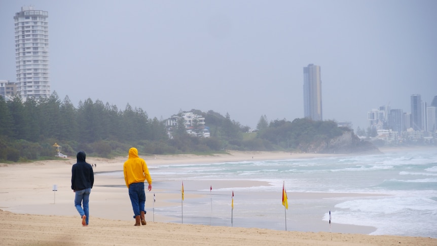'Pack a poncho': Gusty winds and short storms for south-east corner