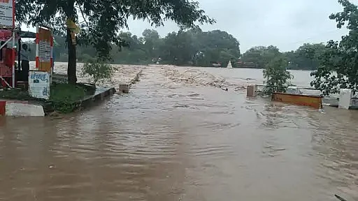 7-Year-Old Dies As House Collapses Amid Torrential Rain In MP’s Dindori