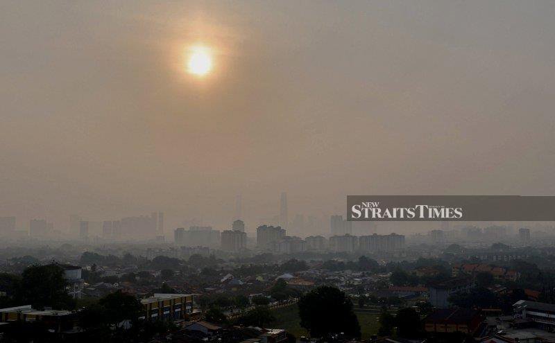 Haze worsens as Sri Aman, Serian record very unhealthy API readings