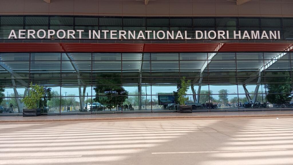 Attackers target Niger's Niamey airport and presidency perimeter
