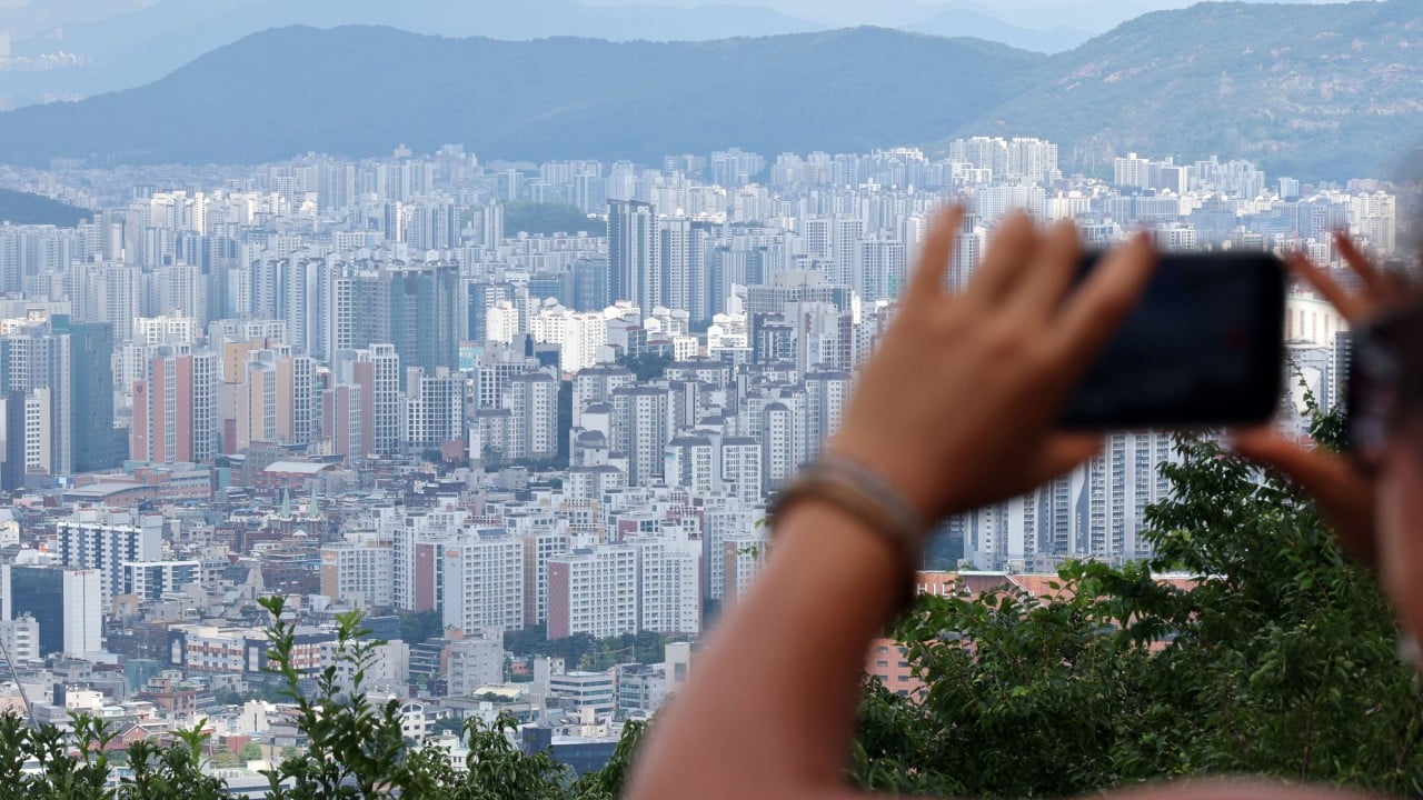 South Korean court rules banging on ceiling, calling to complain considered stalking