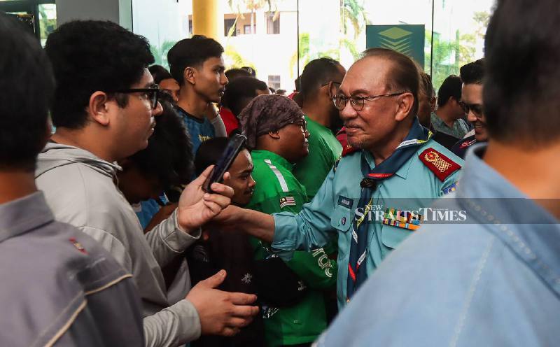 Anwar vows to put rakyat's wellbeing ahead of personal gain