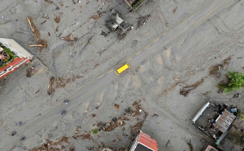 Floods: Nepal reverses decision to reject foreign rescue assistance