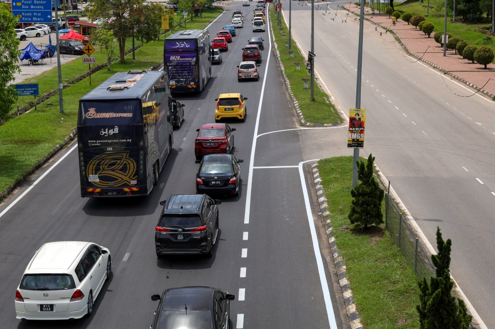 Traffic crawls along 20km stretch entering Kelantan as school break and National Day surge builds