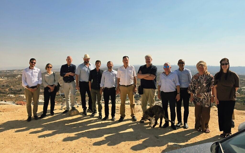 Foreign Ministry’s public diplomacy staff meets West Bank settlement leader in show of support