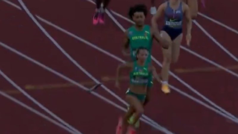 Shot at gold ruined as Aussies butcher baton exchange