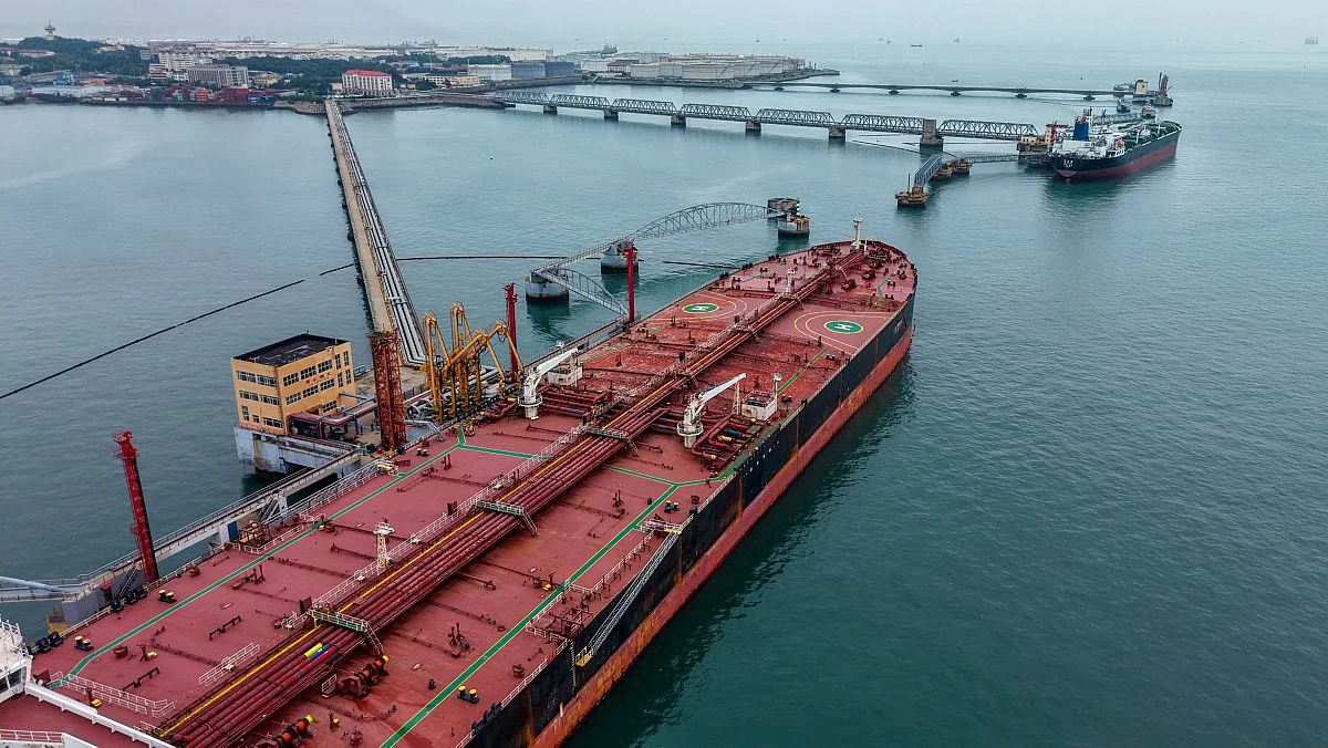 Oil rises as Hormuz deal hopes clash with Iran’s demands