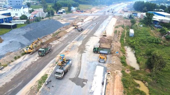 Construction of Long Thanh Airport links continues through National Day holiday