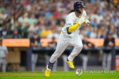 Bae Ji-hwan returns to MLB with Brewers