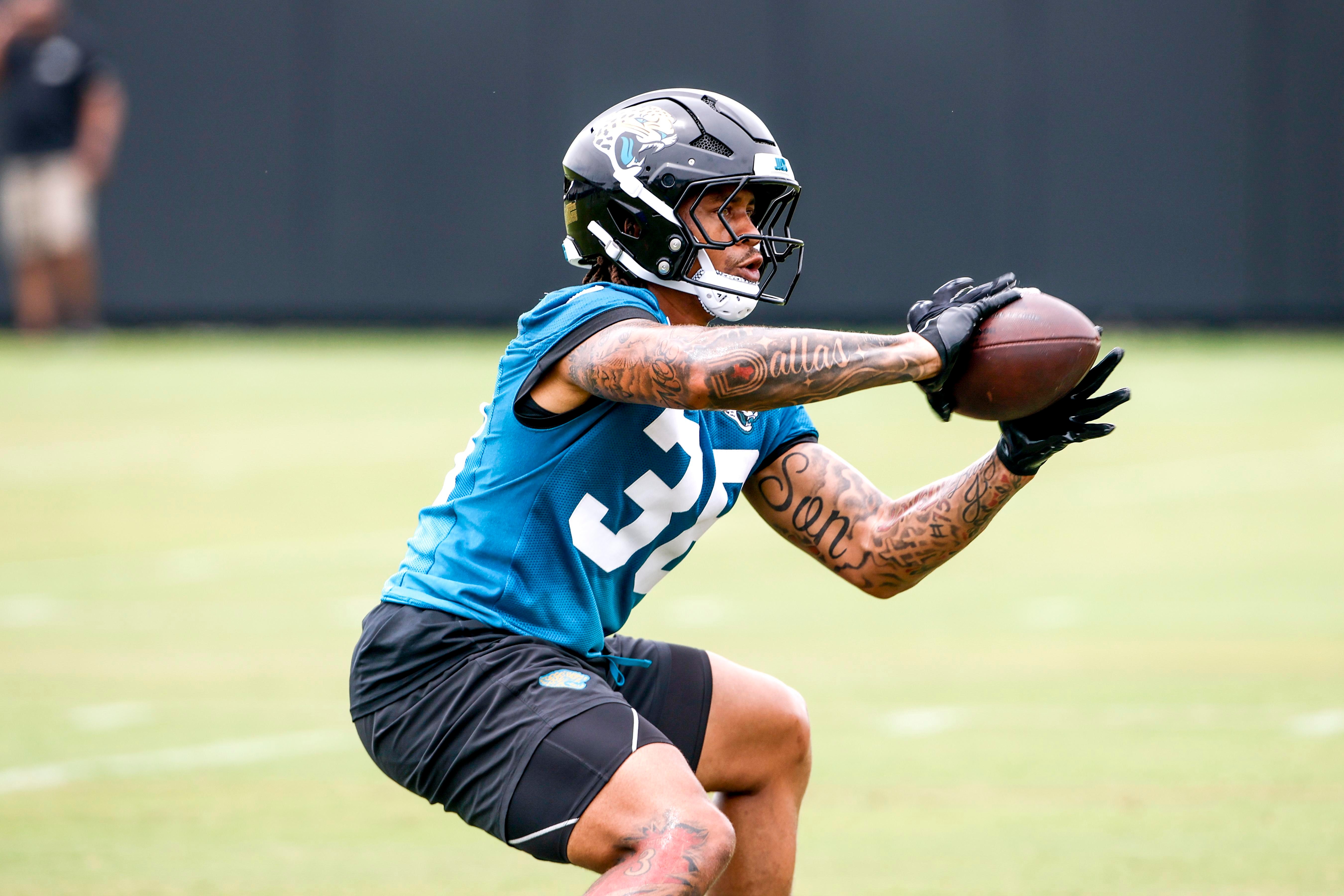 Eagles work out 3 free agents