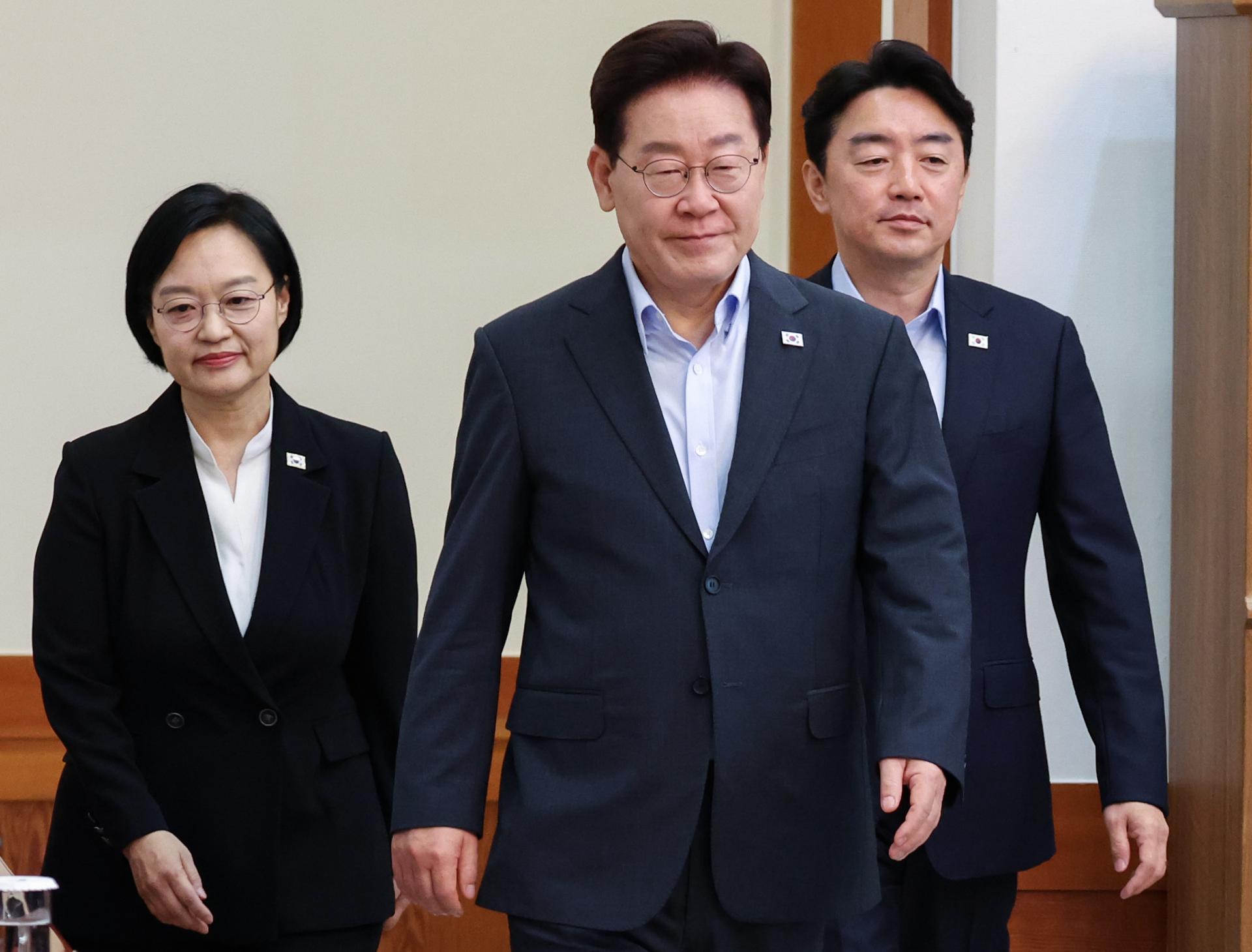 Lee to check progress on AI-related investment initiative