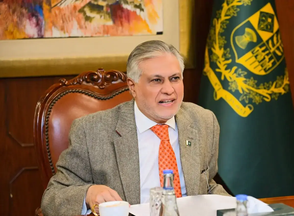 Dar, Canadian FM discuss Makkah agreement