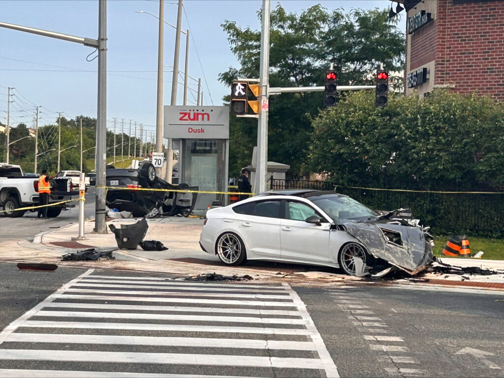 2 injured in 3-vehicle crash in Brampton