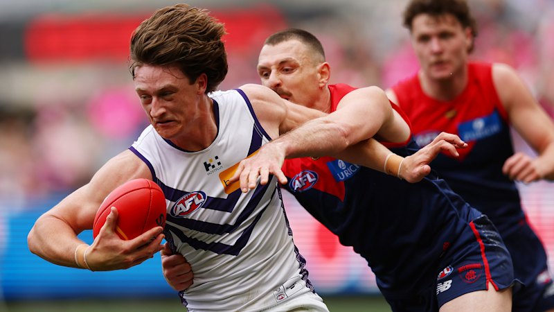 Freo forwards make history as Eagle defender brings back the bump