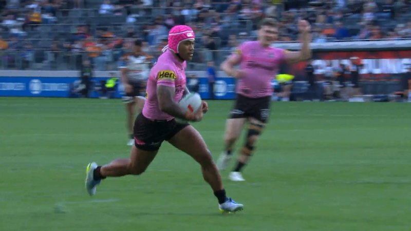 Penrith lose premiership star to rival team