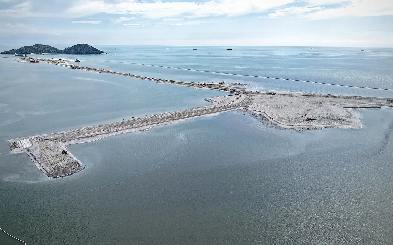 2 overloaded sand dredgers seized off Penang
