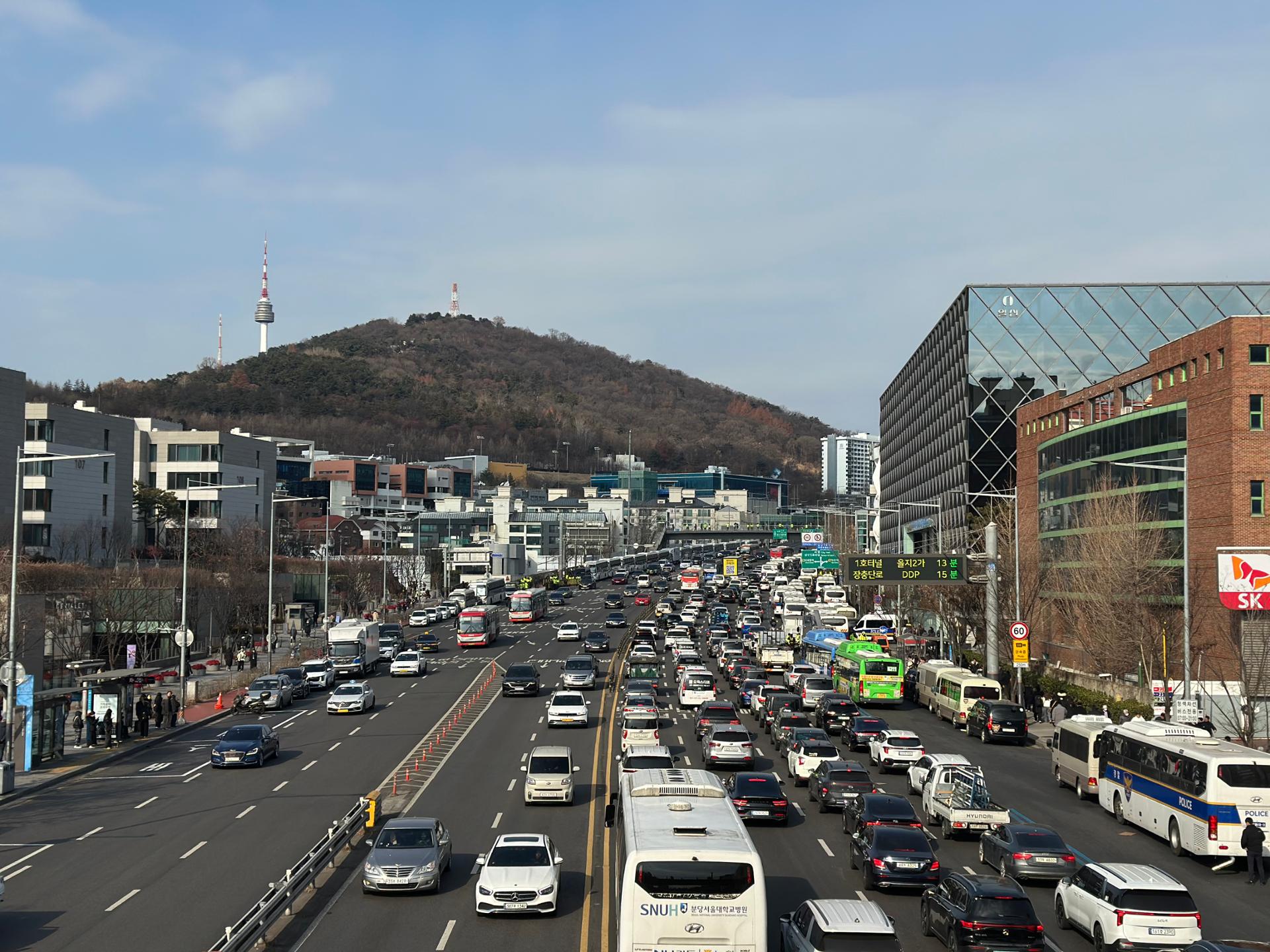 Traffic, crime, fine dust top Seoul residents' smart city concerns: poll