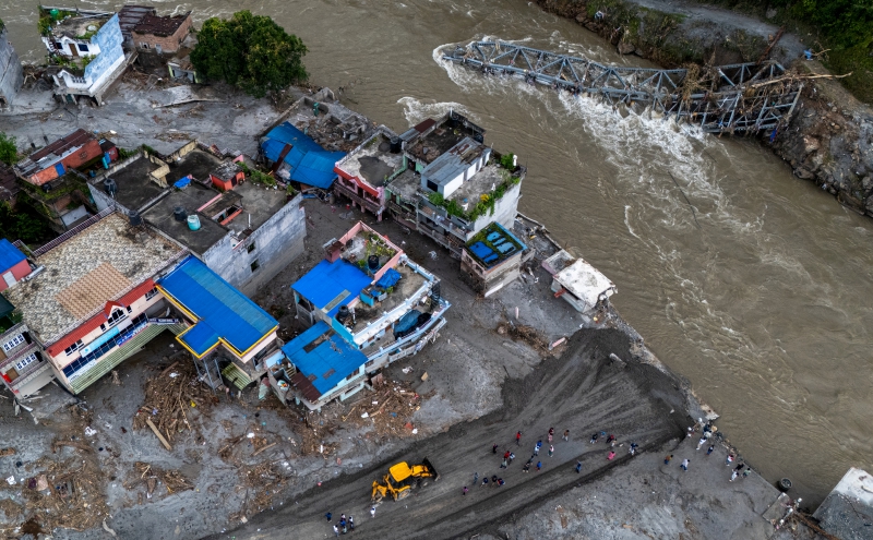 Nepal warns rescue teams of rising flood waters