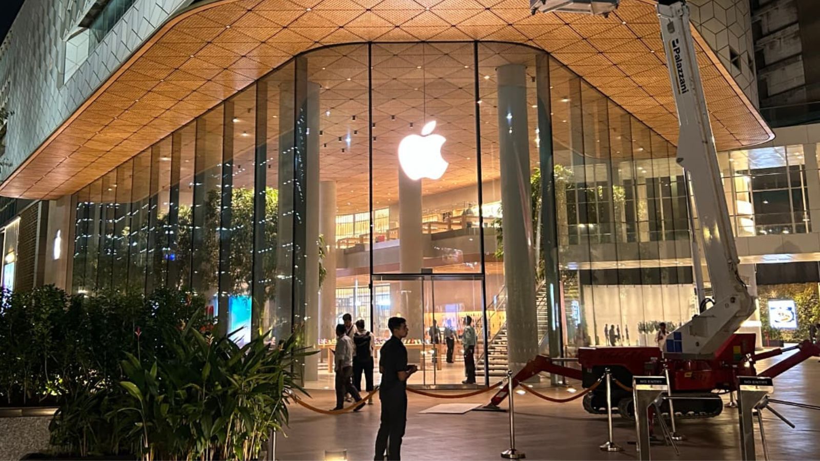 Apple tests China’s CXMT memory chips for iPhones and MacBooks: Report
