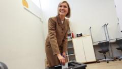 Iceland EU referendum on a knife edge as counting continues