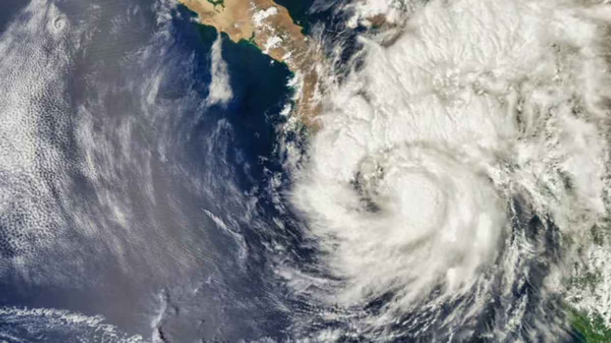 Severe storm hits Cyprus, disrupts flights and leaves one dead