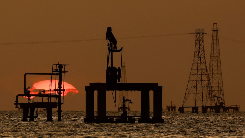 How will Trump's oil deal with Venezuela work?
