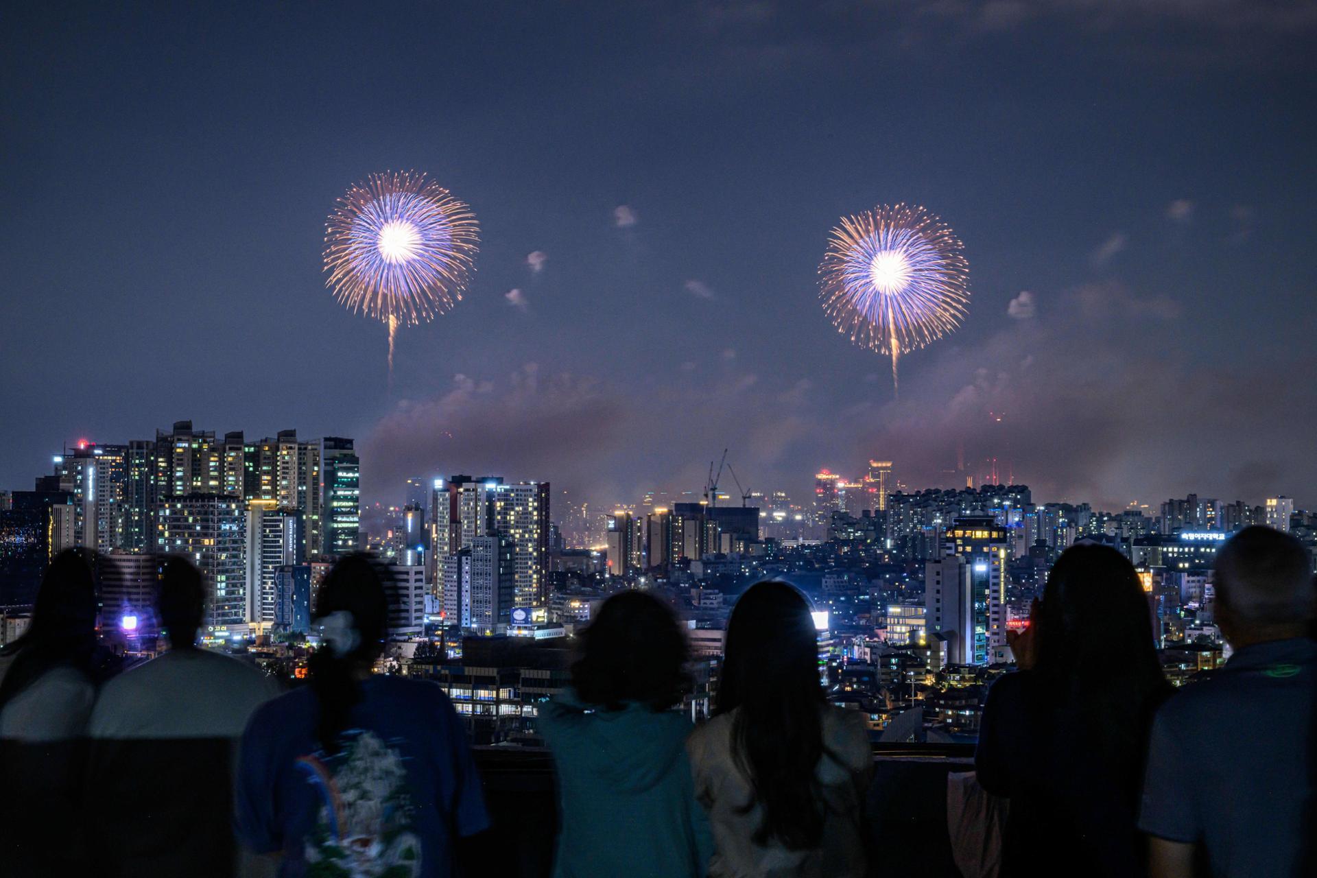Ticket scalping surges ahead of Seoul fireworks festival amid legal loophole