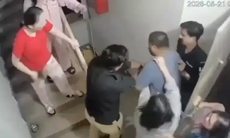 Karachi police chief seeks report on DHA residents' scuffle, cops' alleged involvement